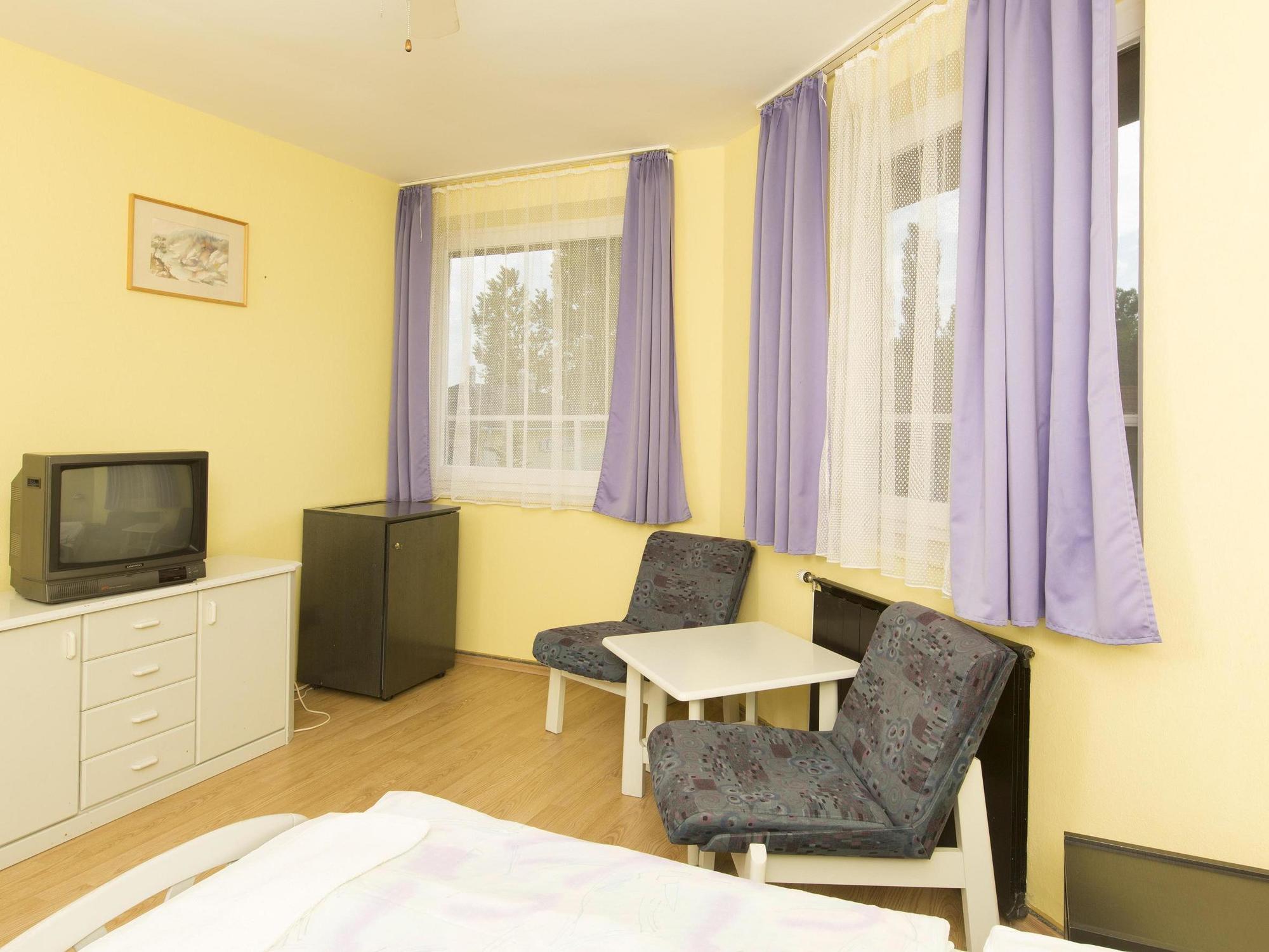 Hotel Francoise Балатонлелле Экстерьер фото